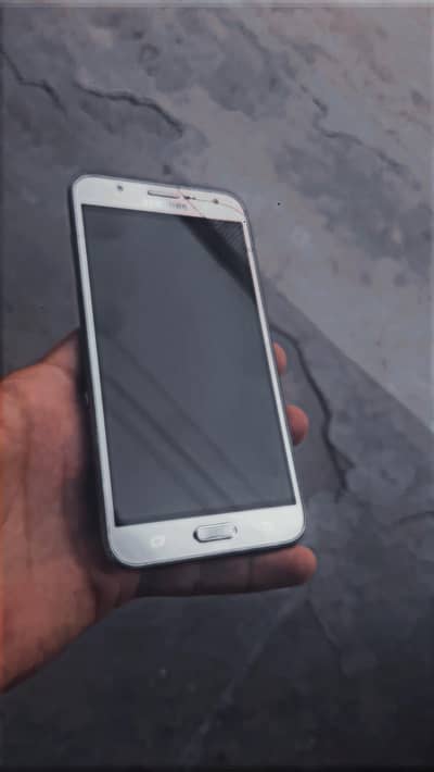 Samsung Mobile J7