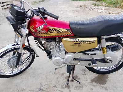 honda 125 special Edition 2025 Model golden