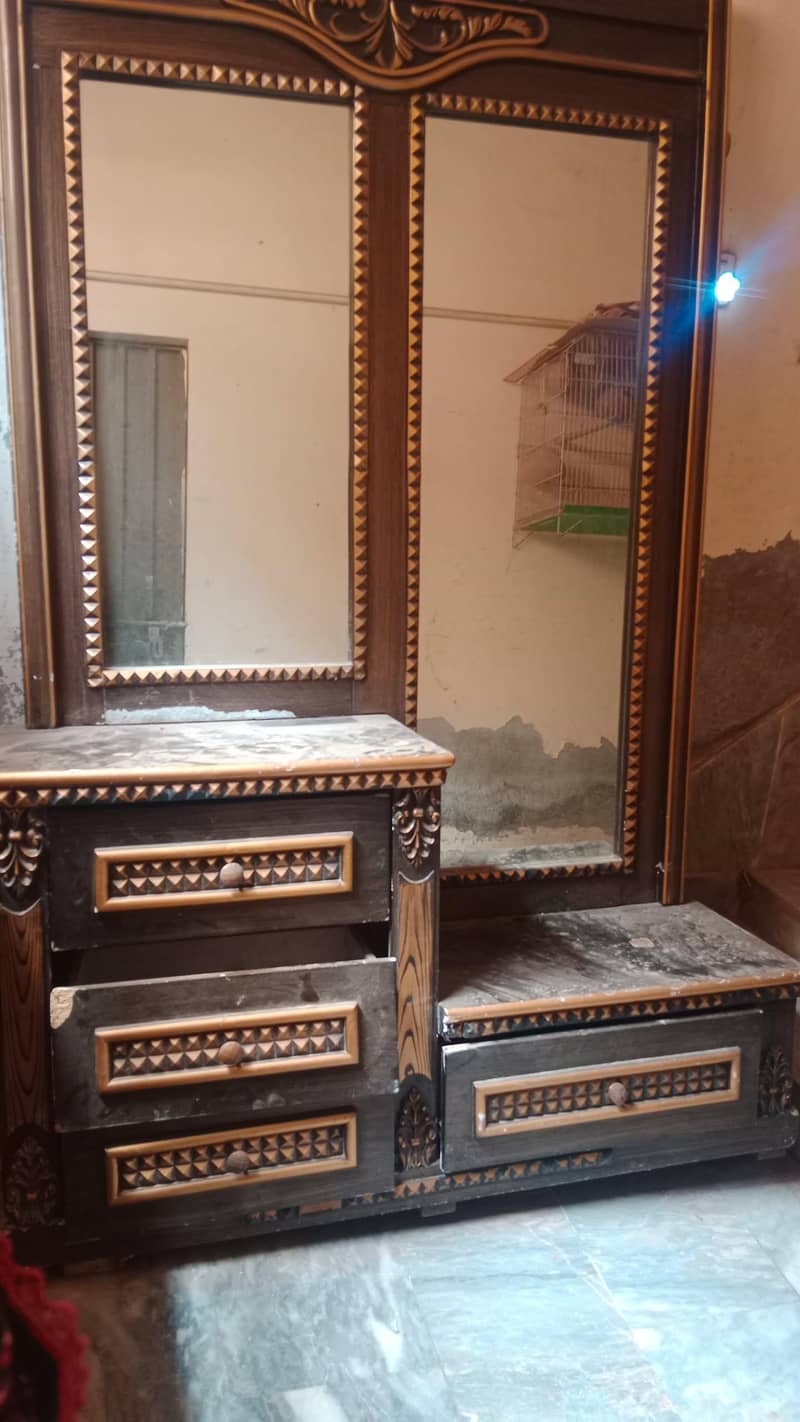 dressing table 0