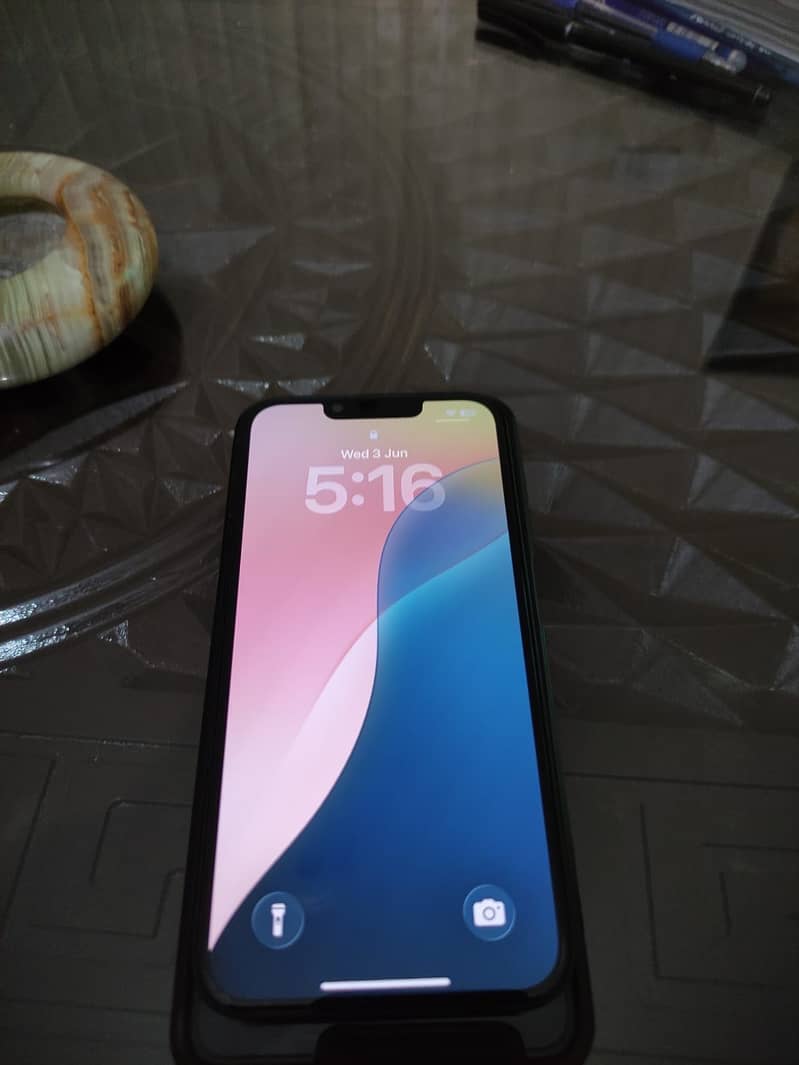 iPhone 13 4