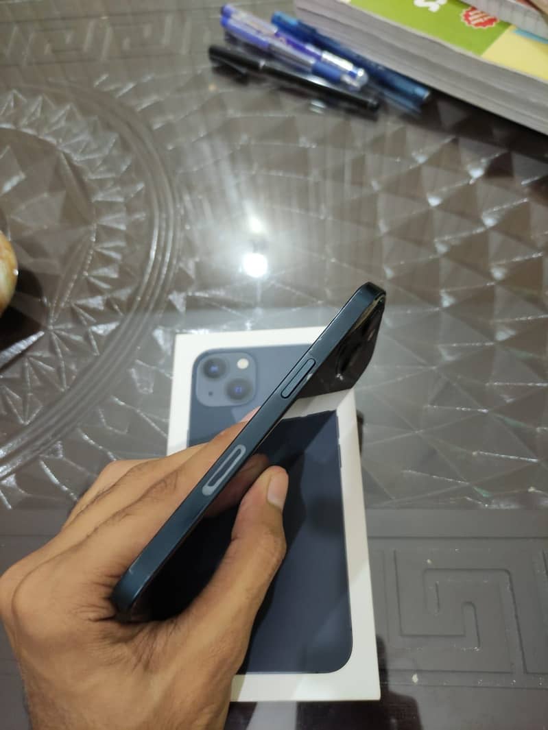 iPhone 13 7