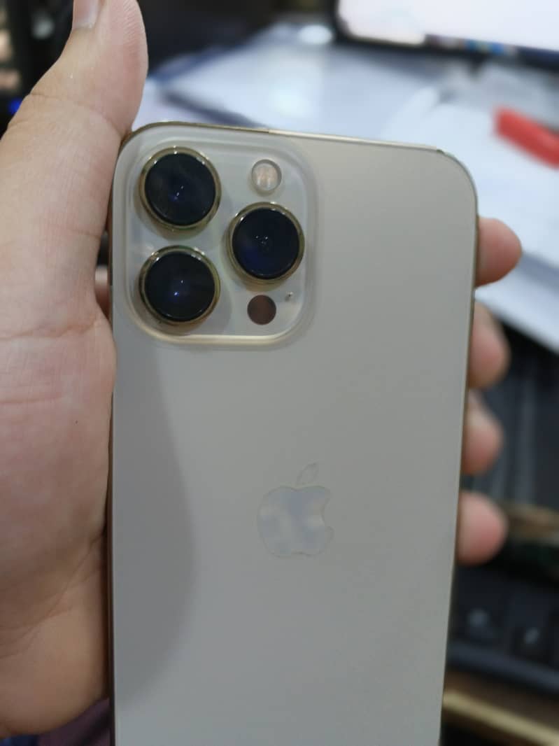 iPhone 13 Pro Max 4
