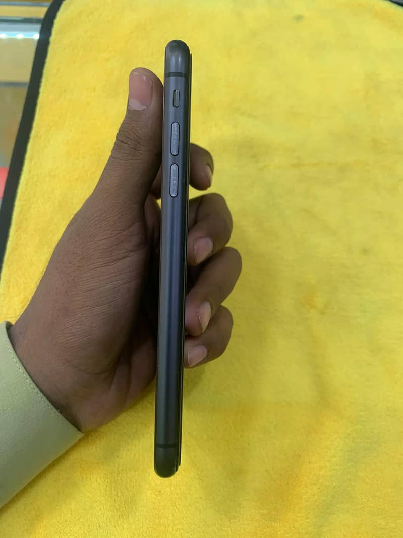 iPhone 11 6