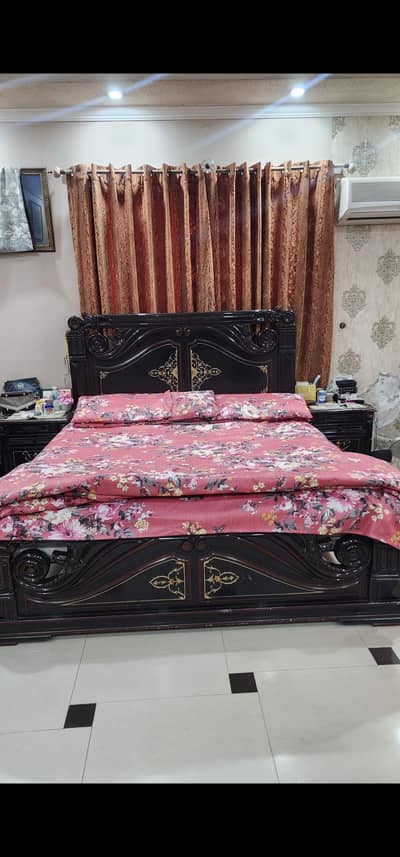 bed set solid with dressing for sale in very good condition