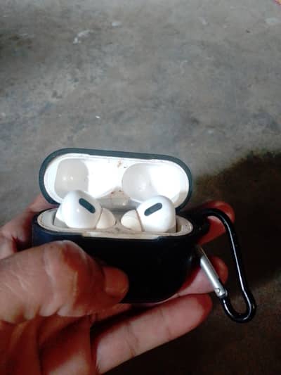 Apple AirPods Pro donon speaker sahi hai charging ke jagah kharab hai