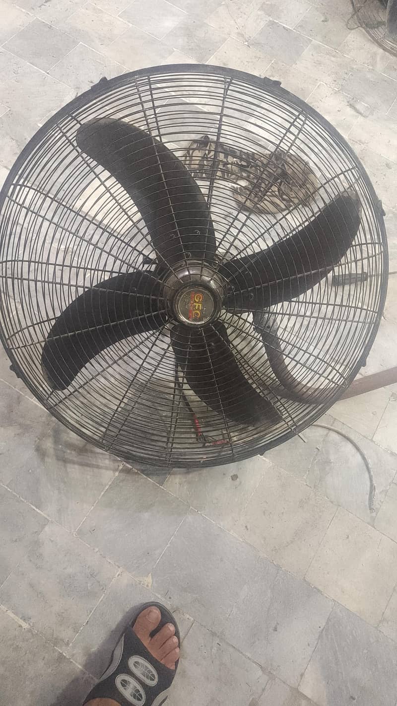 bracket fan 8