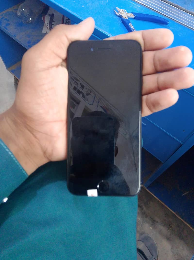 Apple iPhone 7 1