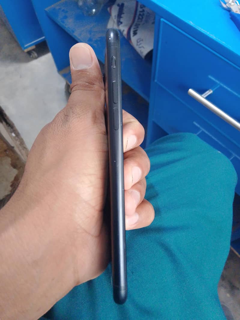 Apple iPhone 7 2
