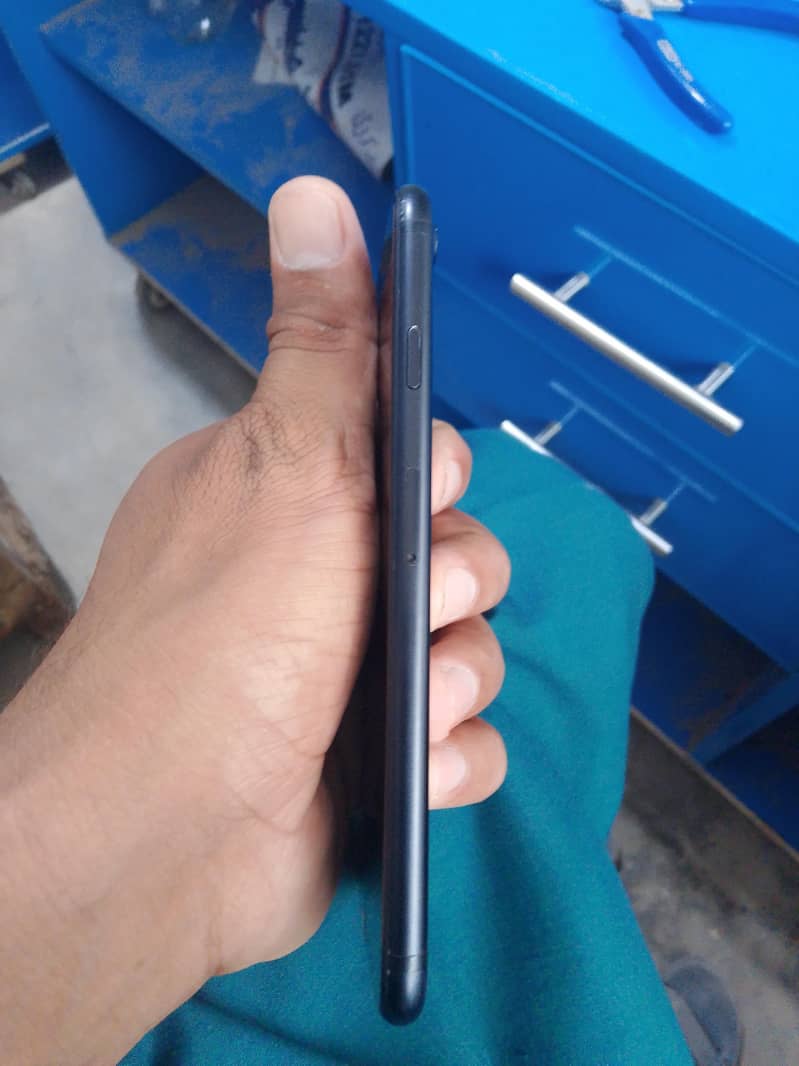 Apple iPhone 7 3