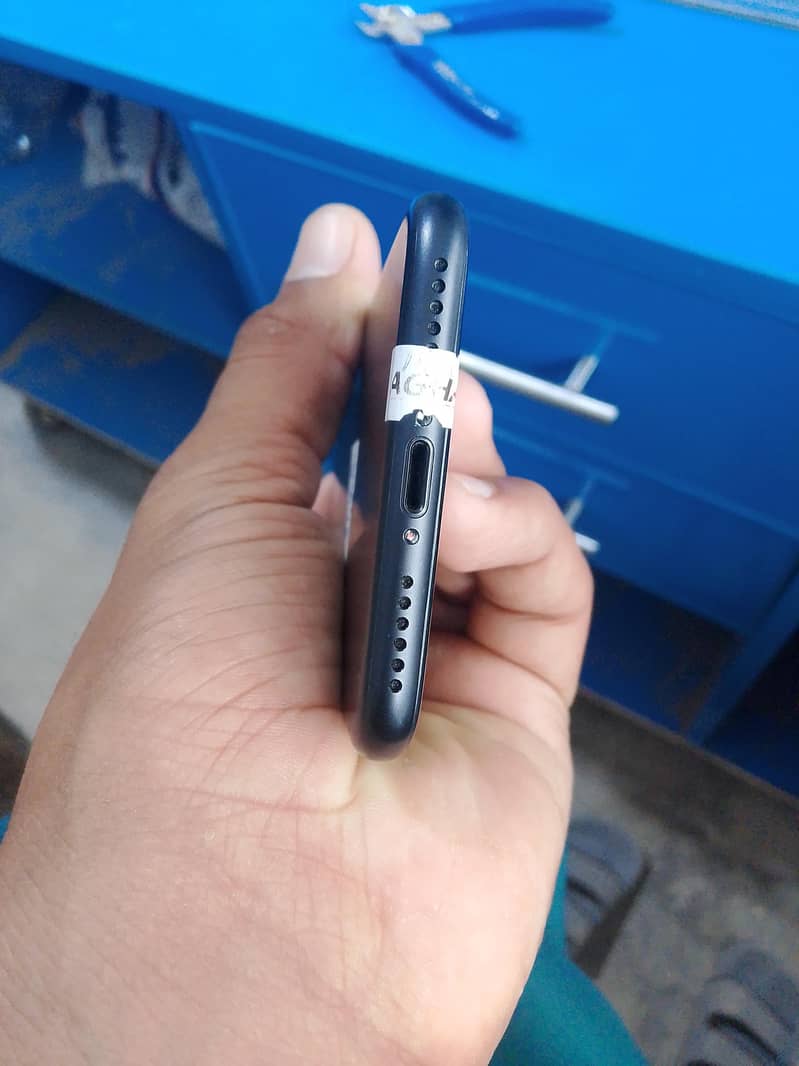 Apple iPhone 7 4