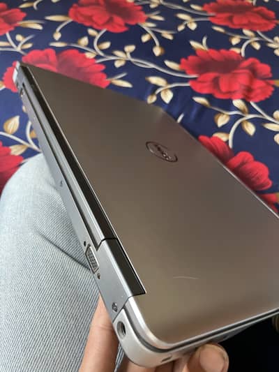 Dell latitude E6540 | Core i5 4200M |8 GB RAM 120 GB SSD Windows 10pro