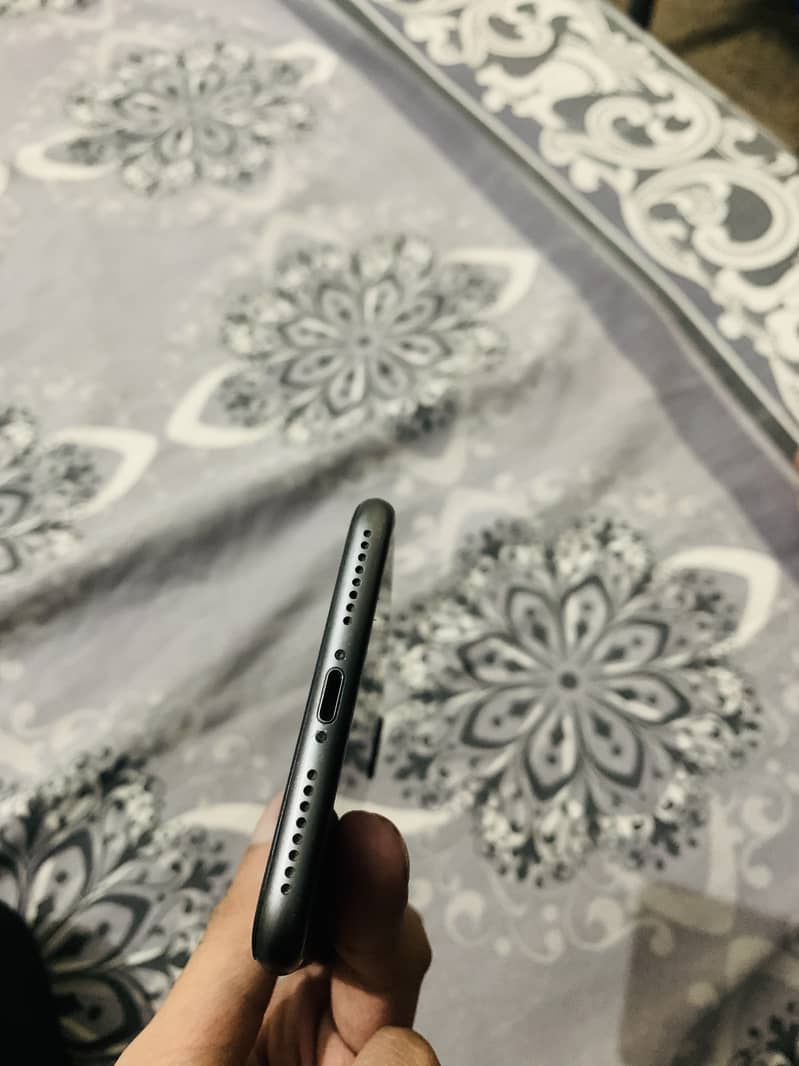 Apple iPhone 8 Plus 1