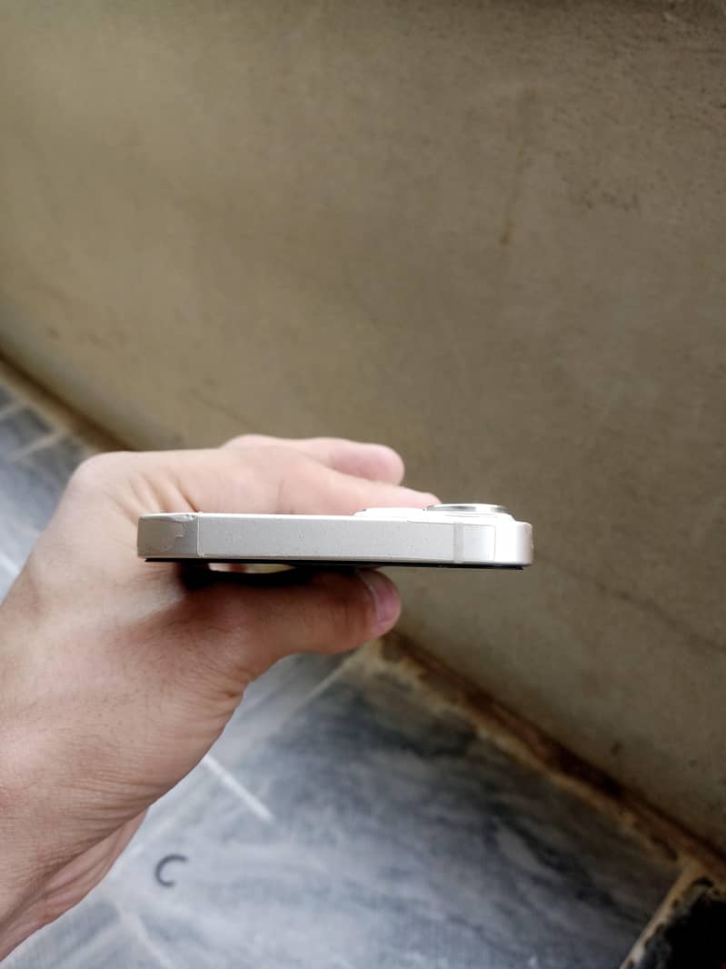 iPhone 13 3
