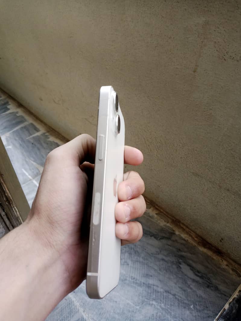 iPhone 13 4