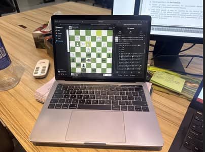 Macbook Pro 2017 16/512 (Touch Bar) with logitech keyboard