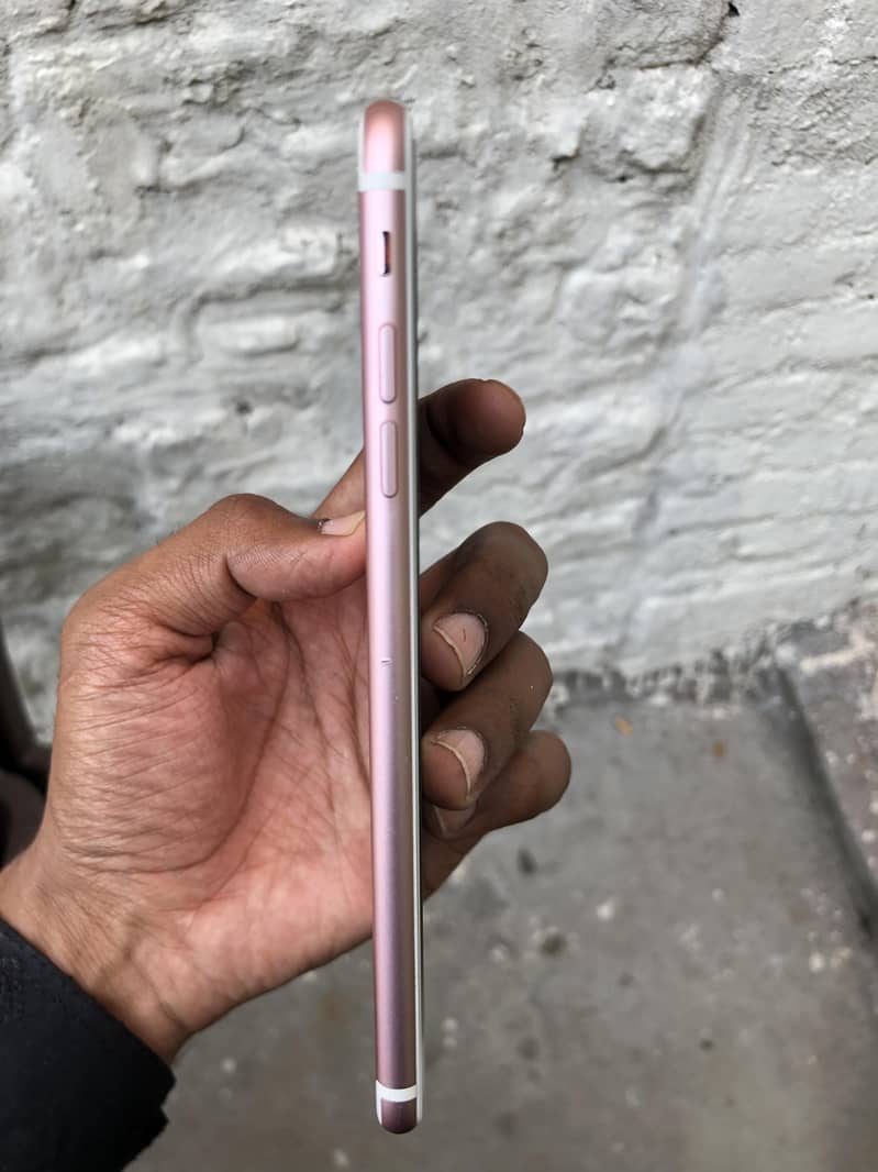 Apple iPhone 7 Plus 11