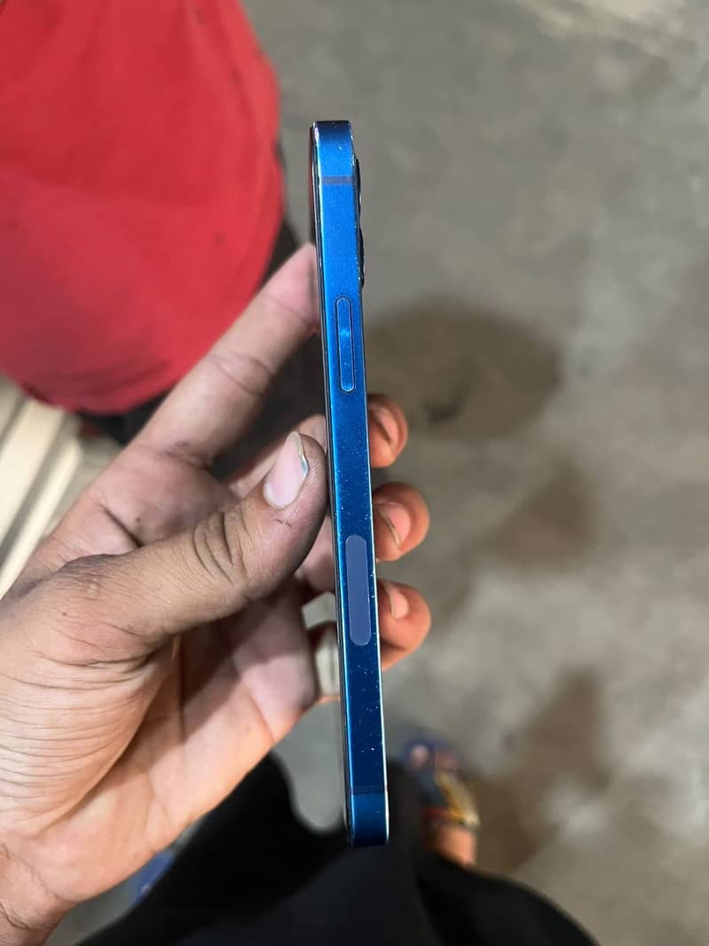 Apple iPhone 12 3
