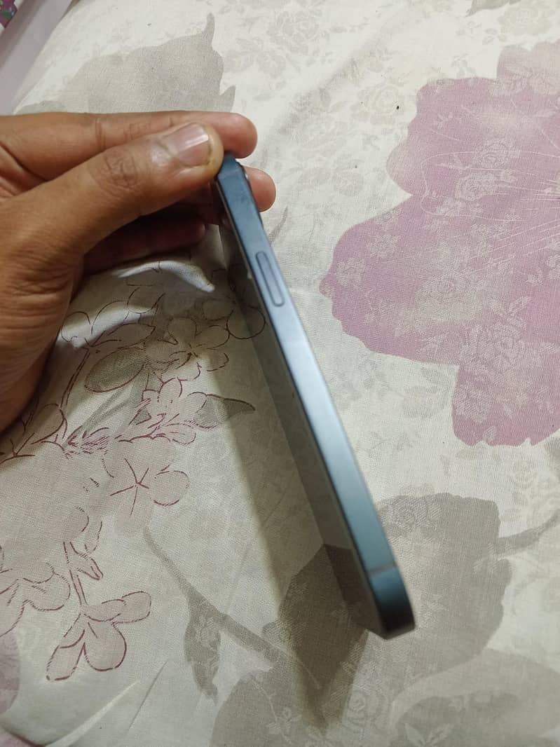 Apple iPhone 13 2