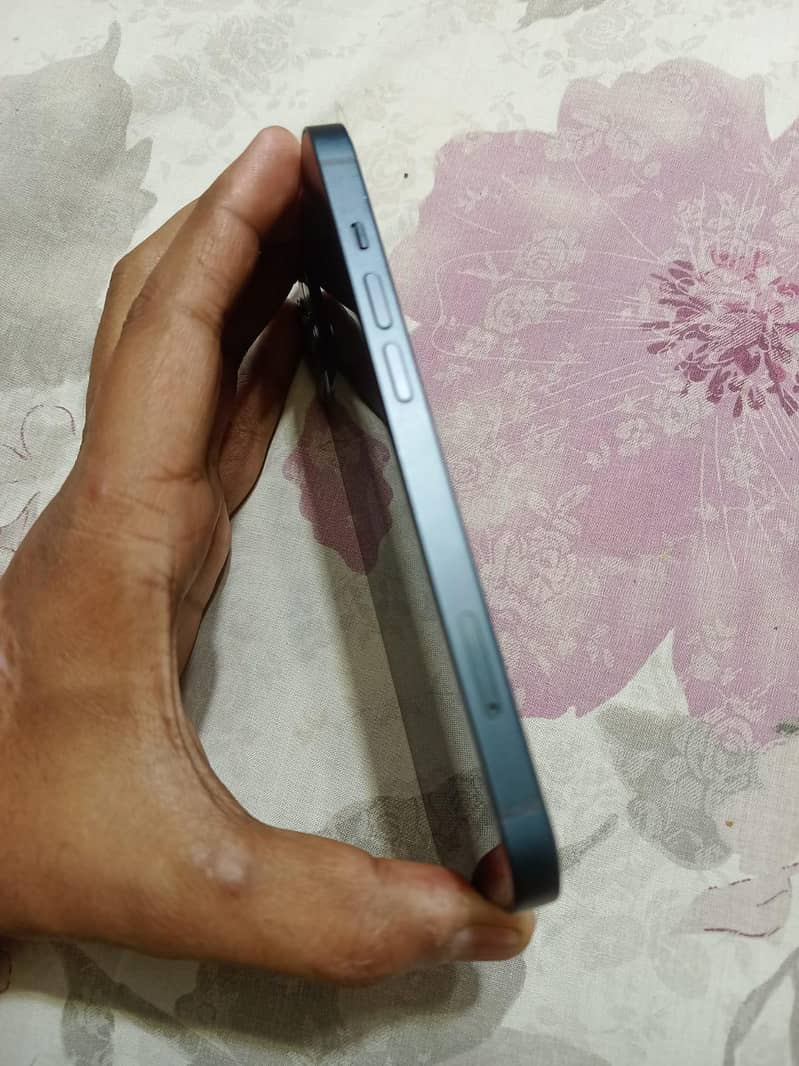 Apple iPhone 13 5