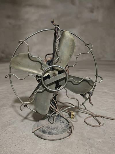 Table fan/unique old fan