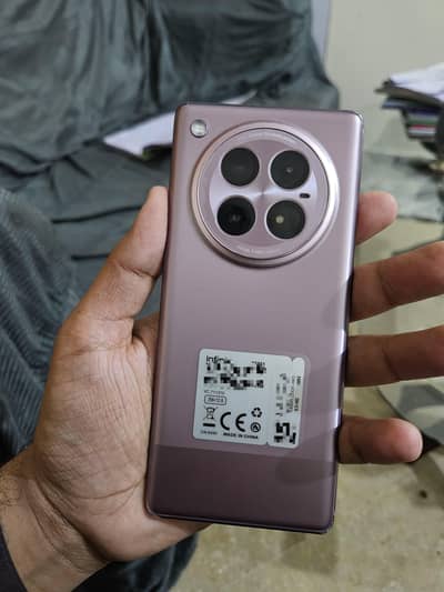 Infinix Zero 40 5G 12/256, in 9 months warranty