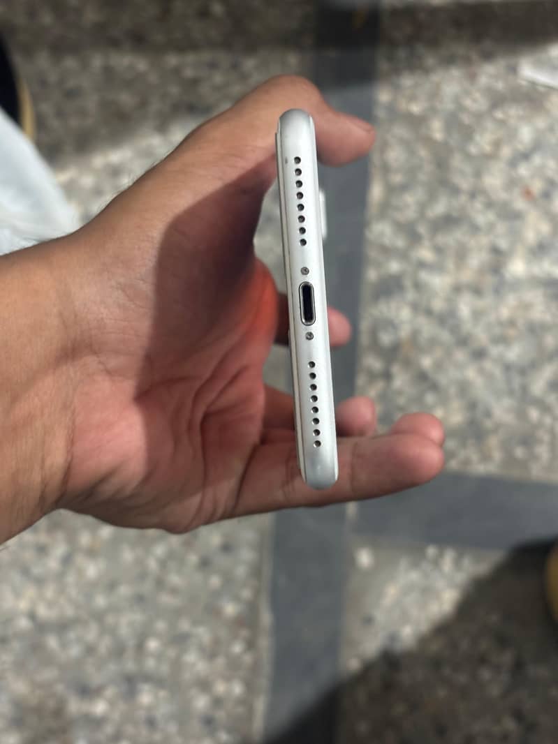 Apple iPhone 8 Plus 1