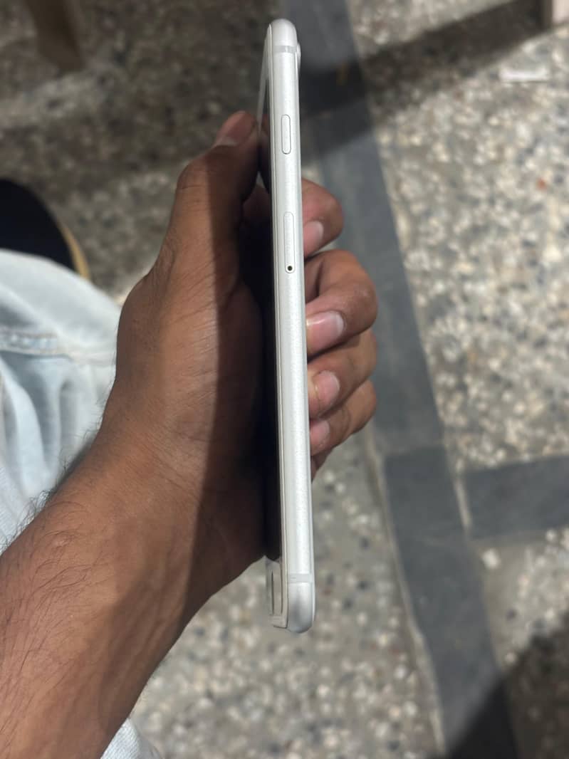 Apple iPhone 8 Plus 3