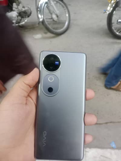 Vivo V40 condition 10/10