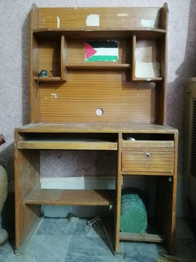 Computer table