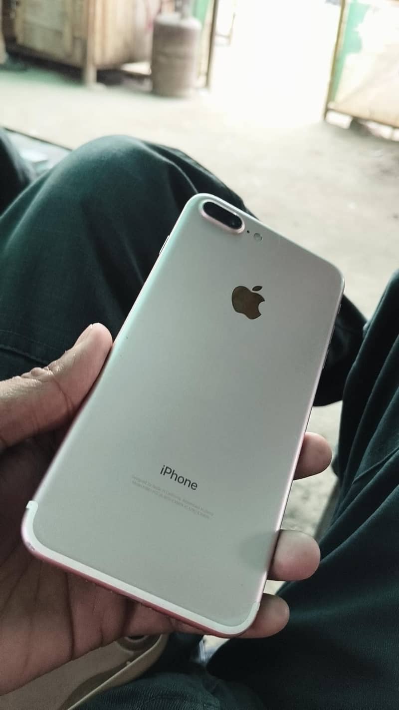 Apple iPhone 7 Plus 0