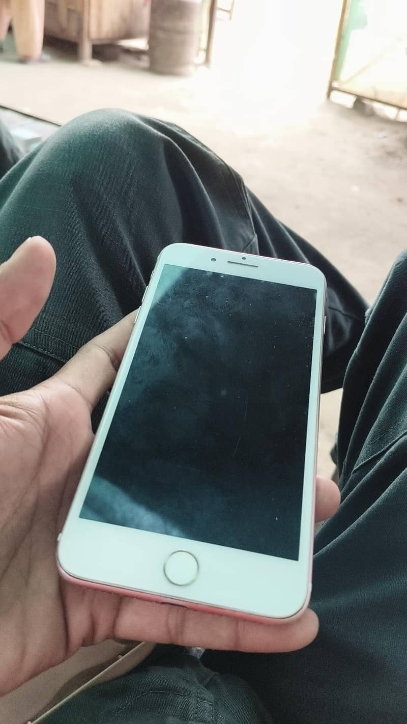 Apple iPhone 7 Plus 1