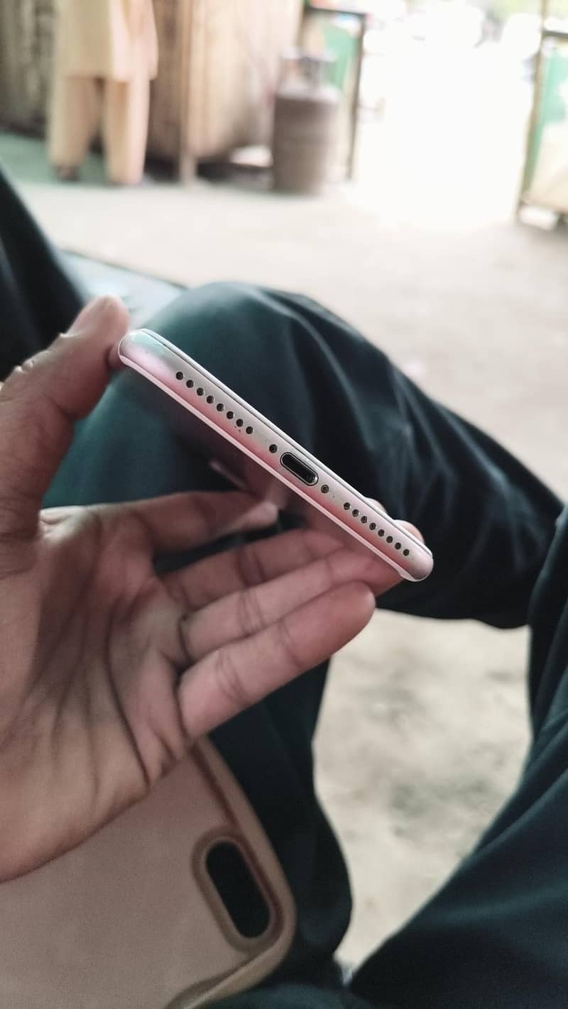 Apple iPhone 7 Plus 2