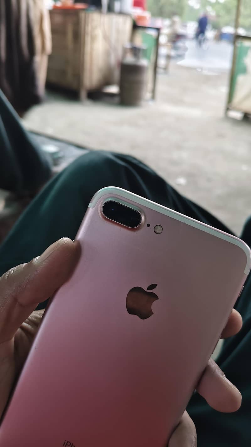 Apple iPhone 7 Plus 5