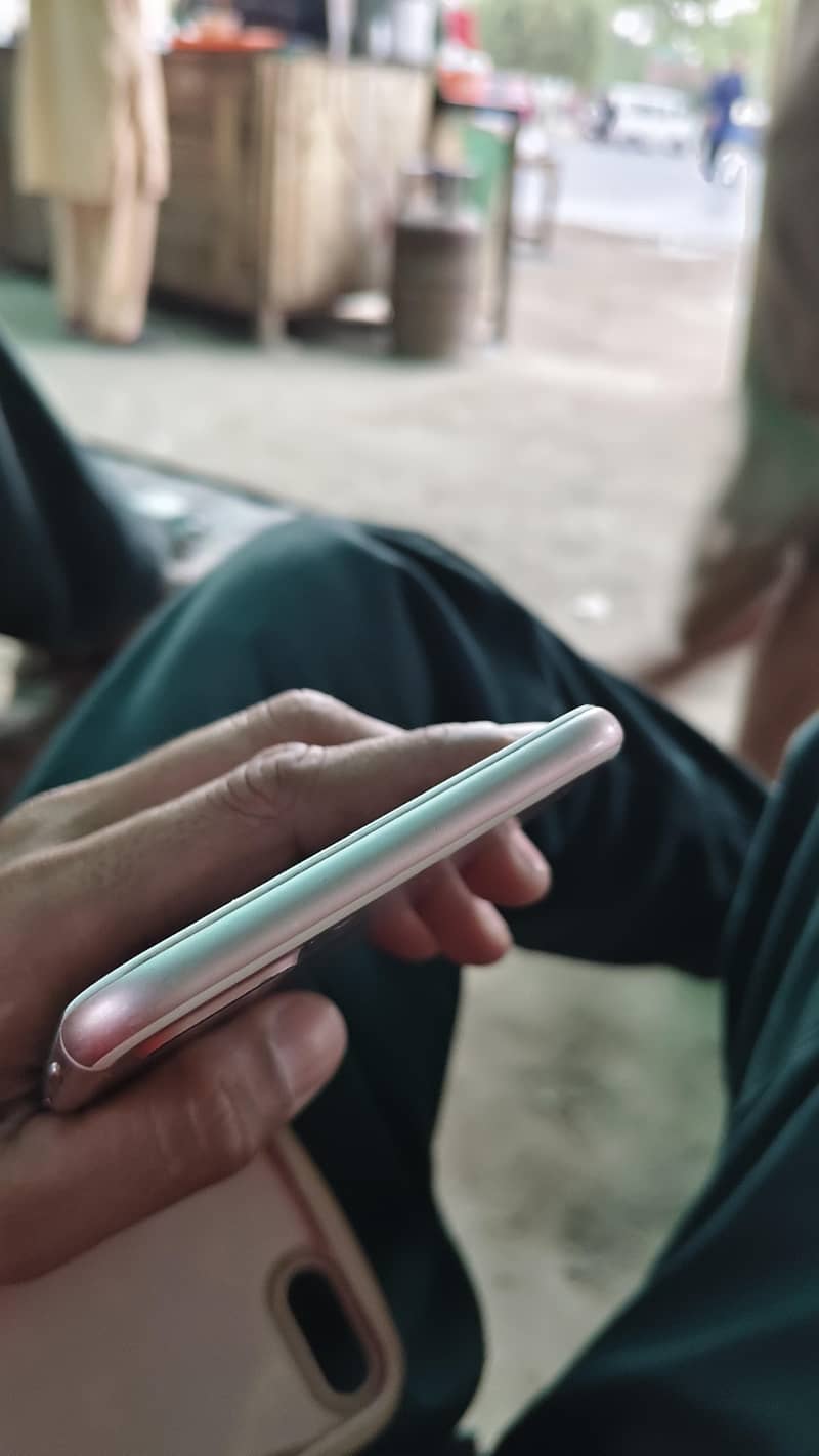 Apple iPhone 7 Plus 6