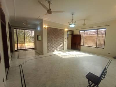 1 KANAL UPPER PORTION Separate Gate AVAILABLE FOR RENT IN DHA PHASE 3 BLOCK X LAHORE