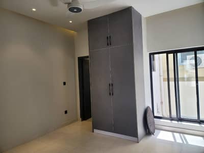 5 marla house brand new Lush condation First Entry use bajlii panii Available gass not Available neat and clean near parck face masjid market