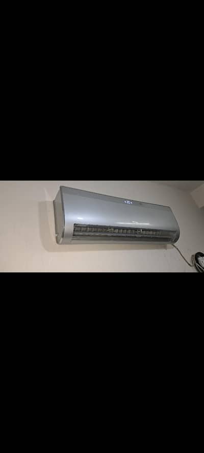 Gree AC with remote with outer and inner part