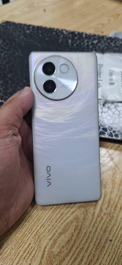Vivo V30