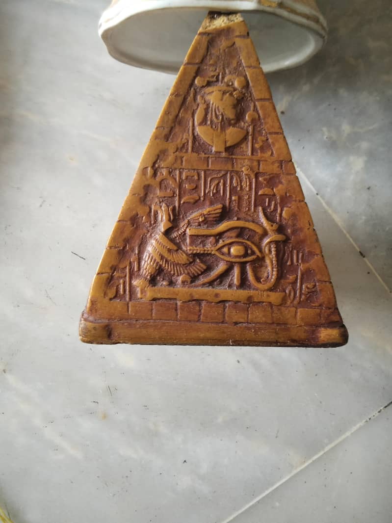 plates 6