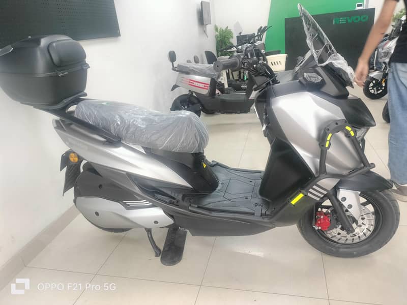 Revoo E52 0