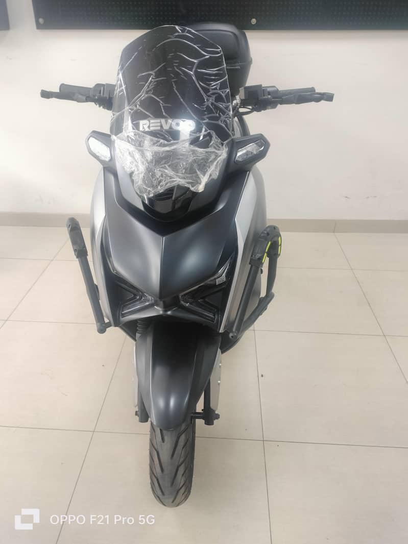 Revoo E52 1