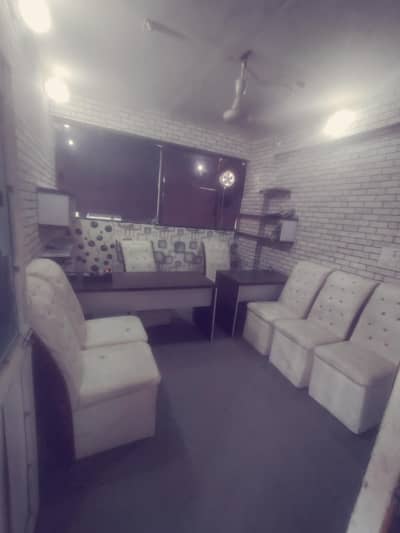 full furnished office for rent at Johar main road munawer chowingi