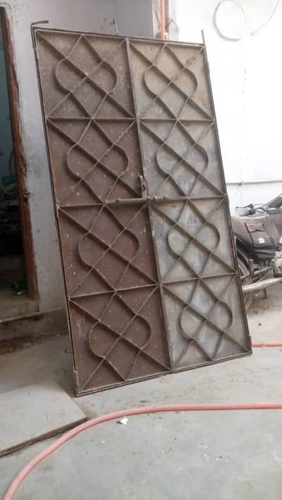 Double door . . metal loha