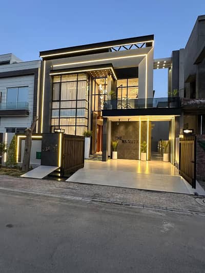 Elegant 10 Marla House Full House available for Rent Bahria Town