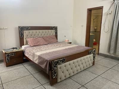 Prime location 10 Marla 2nd floor available for rent