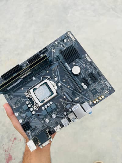 I3 10105 and gigabyte h410m V2 - with box