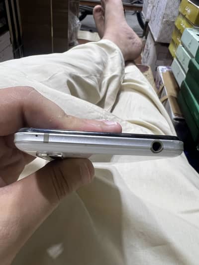 AQUOS R5 5g non pta 256 gb 10 by 10 cell 0327 0415448