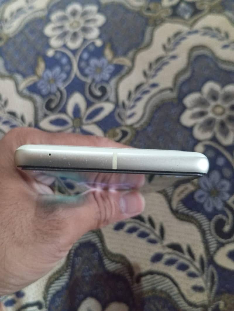 Google Pixel 7 4