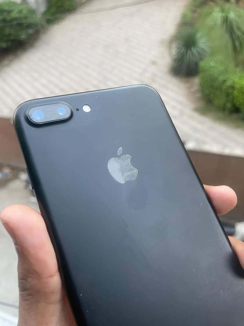 Apple iPhone 7 Plus 1