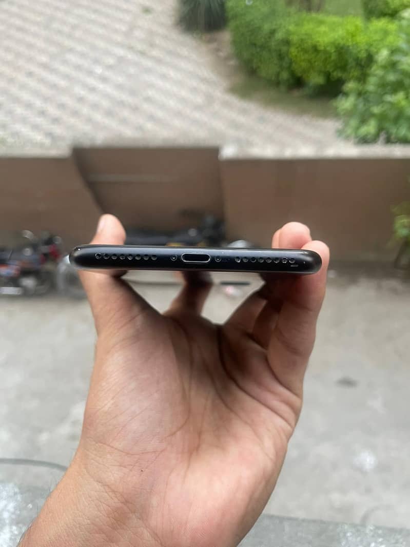 Apple iPhone 7 Plus 5